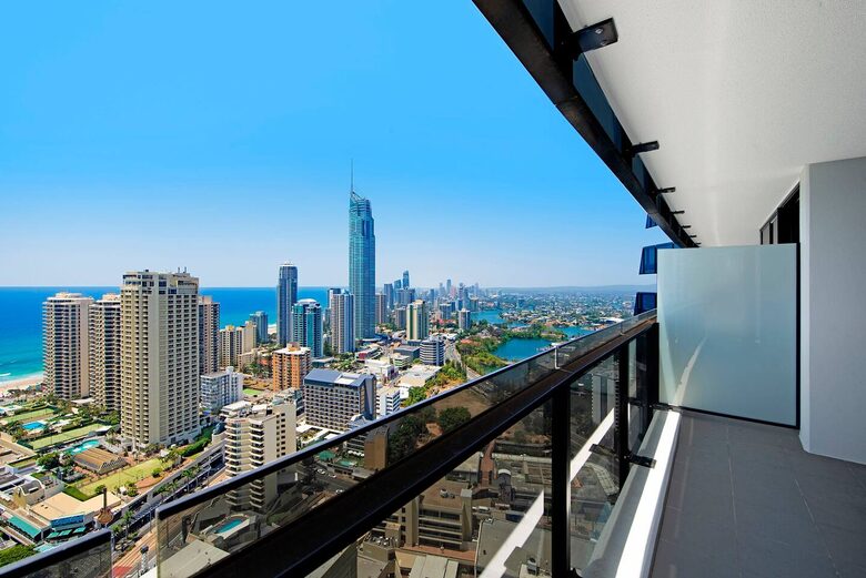 Luxury Ocean View Spa Apartment - Gold Coast, Australia