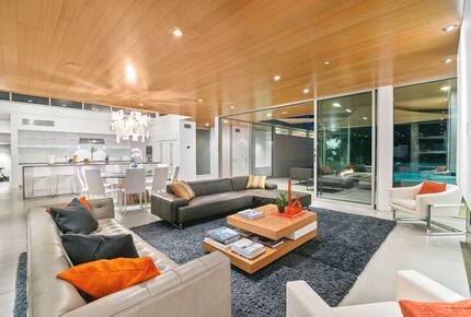 Glass Retreat: Mid-Century Modern Masterpiece - Rancho Mirage, California