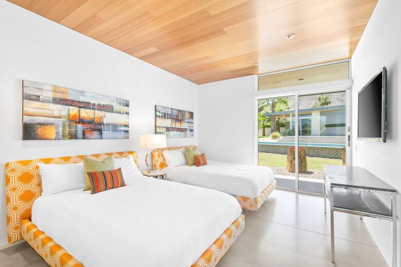 Glass Retreat: Mid-Century Modern Masterpiece - Rancho Mirage, California