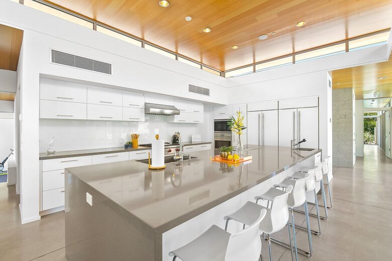 Glass Retreat: Mid-Century Modern Masterpiece - Rancho Mirage, California