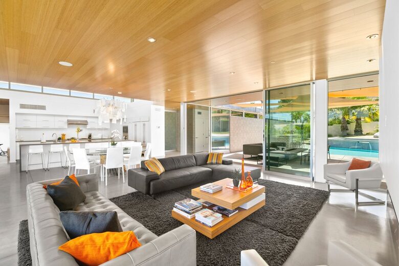 Glass Retreat: Mid-Century Modern Masterpiece - Rancho Mirage, California