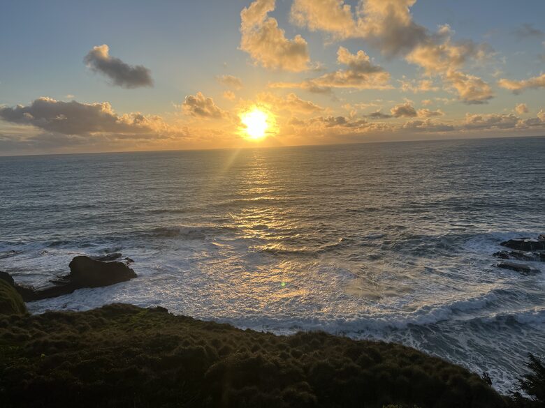 Oceanfront w/ sweeping views, decks, hot tub and dog friendly! Gualala/ Sea Ranch - Gualala, California