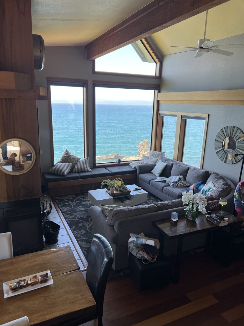 Oceanfront w/ sweeping views, decks, hot tub and dog friendly! Gualala/ Sea Ranch - Gualala, California