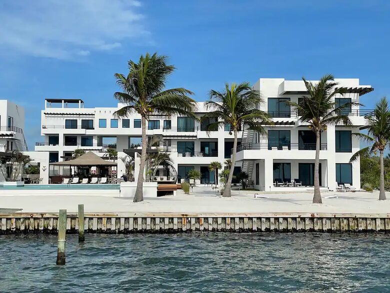Caye Caulker Ocean Front Condo at Blu Zen Resort - Caye Caulker, Belize