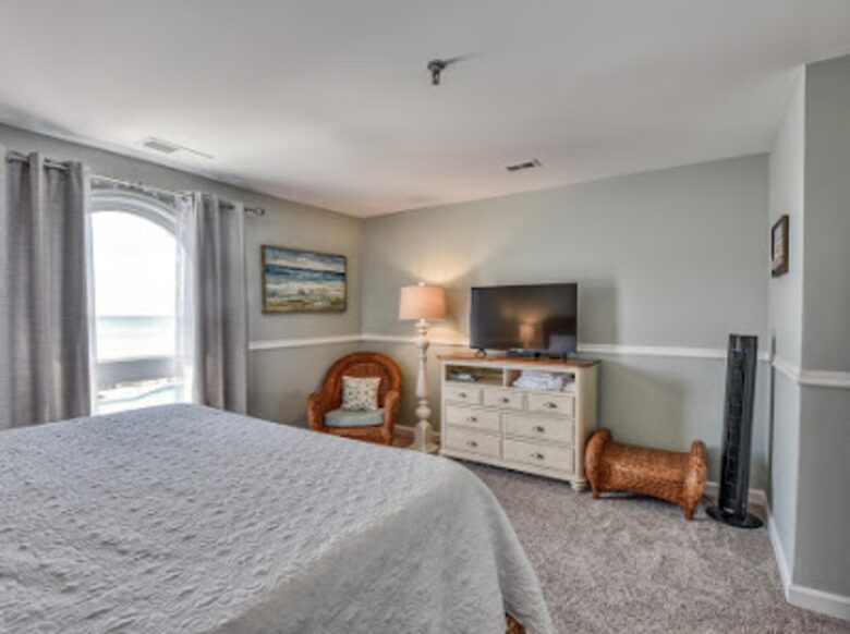 Luxurious Oceanfront Villa - North Topsail Beach, North Carolina