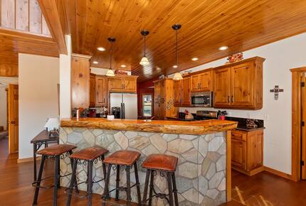 Longhorn Lodge | Spa, Close to Snow Summit, Pet Friendly - Big Bear Lake, California