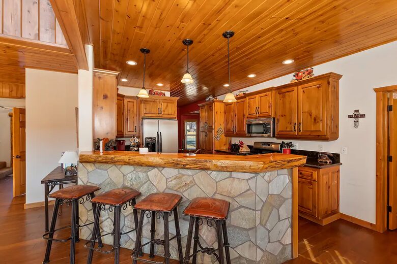 Longhorn Lodge | Spa, Close to Snow Summit, Pet Friendly - Big Bear Lake, California