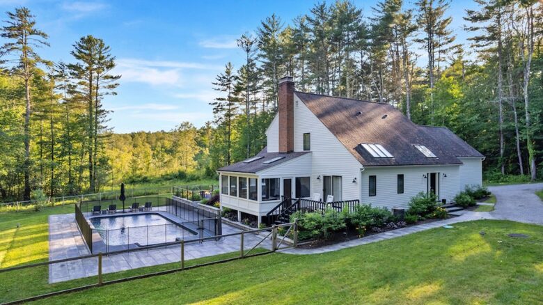 10-acre property offers ultimate privacy close to downtown