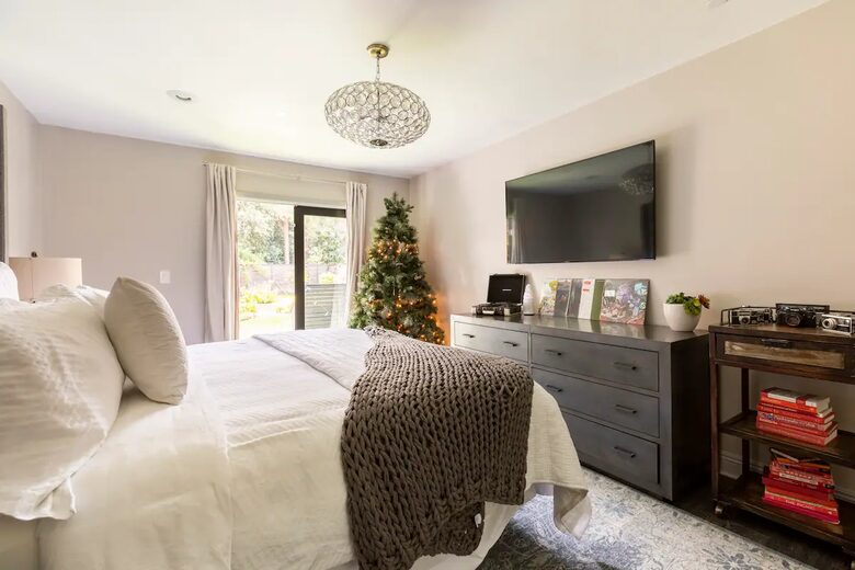 Ultimate Modern Compound: Resort-Style Experience - Valley Village, California