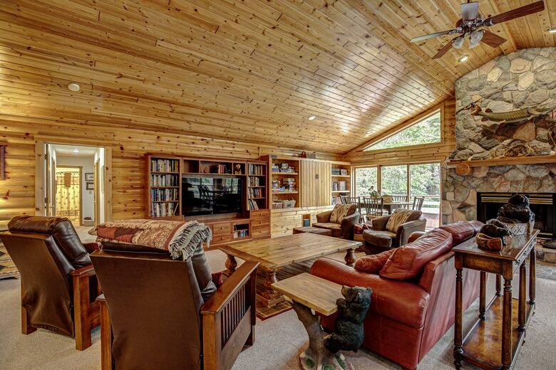 Tall Pines Lodge - Eagle River, Wisconsin
