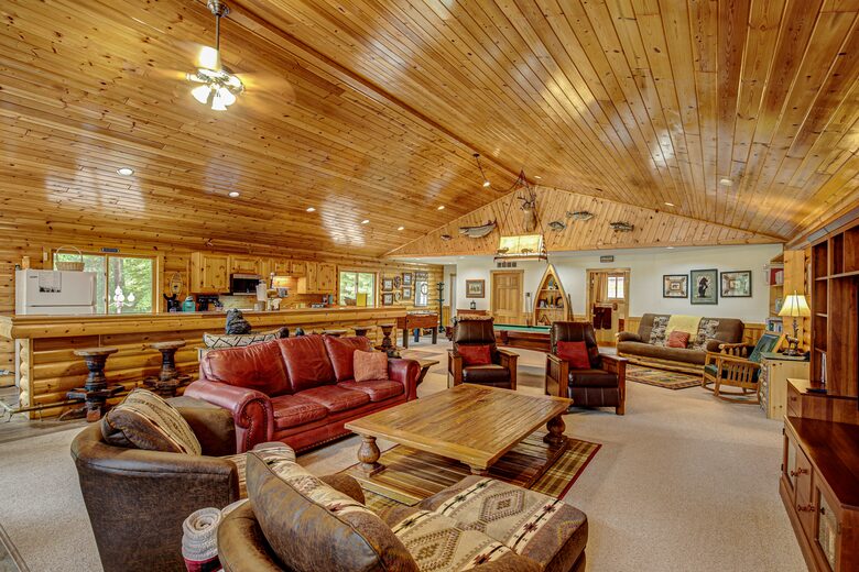 Tall Pines Lodge - Eagle River, Wisconsin