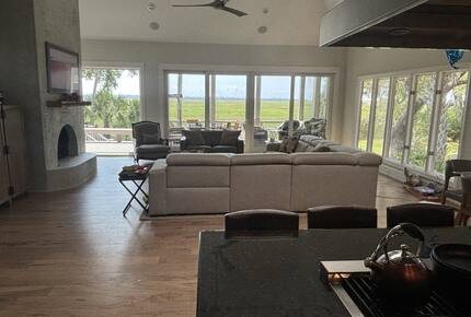 Living room w/screened porch