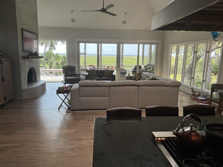 Living room w/screened porch