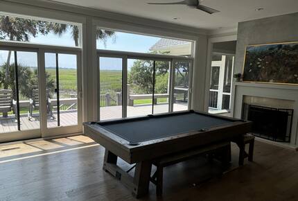Living room with Pool Table