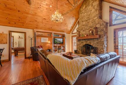 Hidden Gem: Secluded Mountain Cottage with Scenic Views - Banner Elk, North Carolina