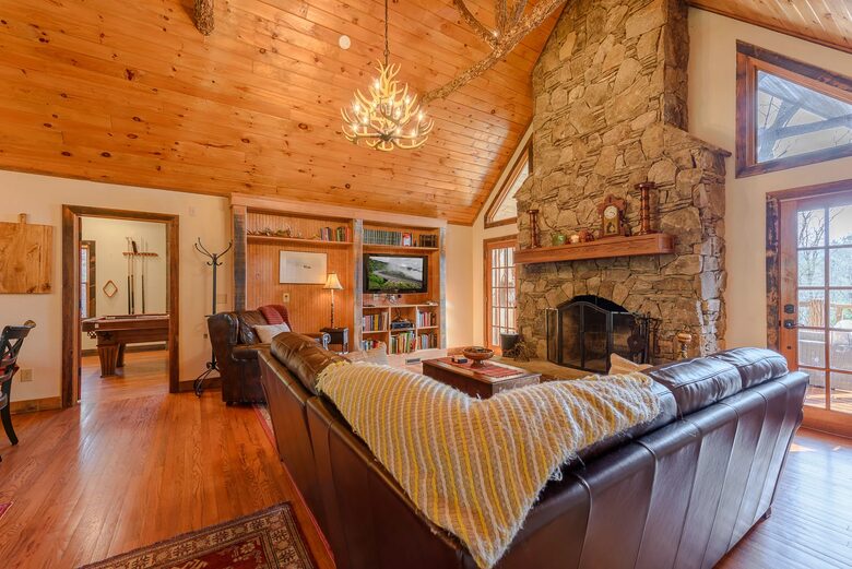 Hidden Gem: Secluded Mountain Cottage with Scenic Views - Banner Elk, North Carolina