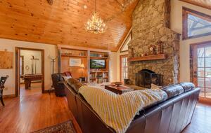 Hidden Gem: Secluded Mountain Cottage with Scenic Views - Banner Elk, North Carolina