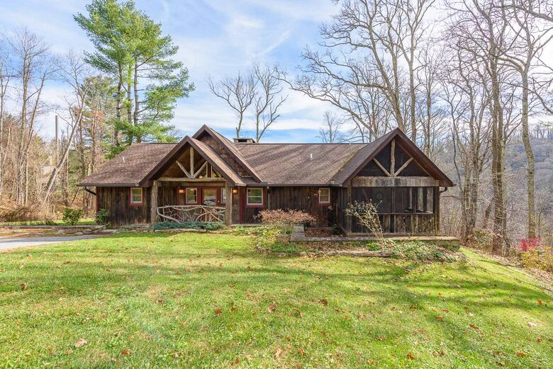 Hidden Gem: Secluded Mountain Cottage with Scenic Views - Banner Elk, North Carolina