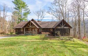 Hidden Gem: Secluded Mountain Cottage with Scenic Views - Banner Elk, North Carolina