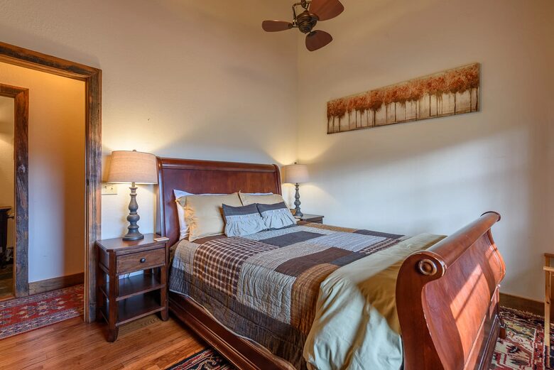 Hidden Gem: Secluded Mountain Cottage with Scenic Views - Banner Elk, North Carolina