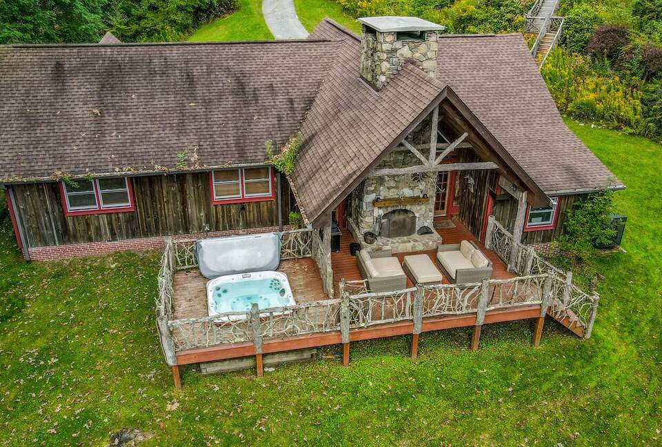 Hidden Gem: Secluded Mountain Cottage with Scenic Views - Banner Elk, North Carolina