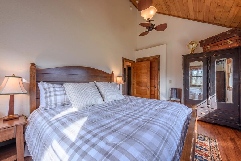 Hidden Gem: Secluded Mountain Cottage with Scenic Views - Banner Elk, North Carolina