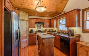 Hidden Gem: Secluded Mountain Cottage with Scenic Views - Banner Elk, North Carolina