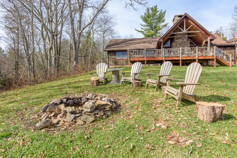 Hidden Gem: Secluded Mountain Cottage with Scenic Views - Banner Elk, North Carolina