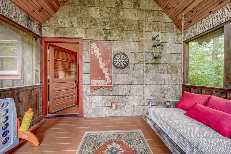 Hidden Gem: Secluded Mountain Cottage with Scenic Views - Banner Elk, North Carolina