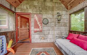 Hidden Gem: Secluded Mountain Cottage with Scenic Views - Banner Elk, North Carolina