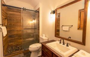 Hidden Gem: Secluded Mountain Cottage with Scenic Views - Banner Elk, North Carolina