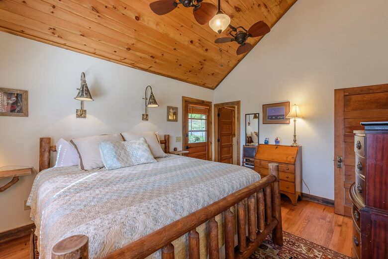 Hidden Gem: Secluded Mountain Cottage with Scenic Views - Banner Elk, North Carolina