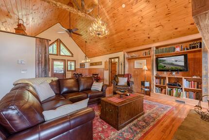Hidden Gem: Secluded Mountain Cottage with Scenic Views - Banner Elk, North Carolina