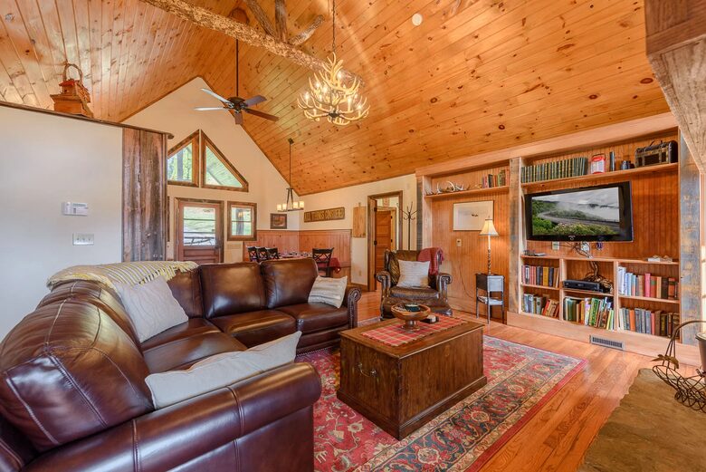 Hidden Gem: Secluded Mountain Cottage with Scenic Views - Banner Elk, North Carolina