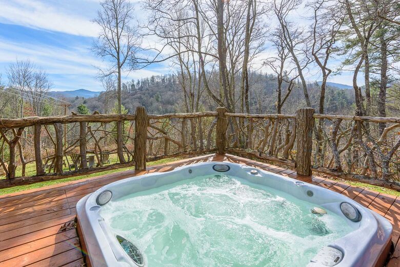 Hidden Gem: Secluded Mountain Cottage with Scenic Views - Banner Elk, North Carolina