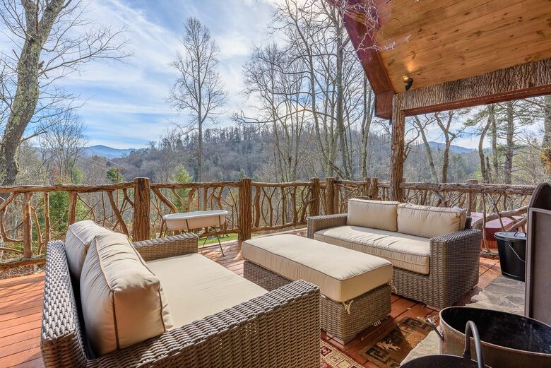 Hidden Gem: Secluded Mountain Cottage with Scenic Views - Banner Elk, North Carolina