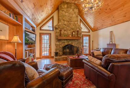 Hidden Gem: Secluded Mountain Cottage with Scenic Views - Banner Elk, North Carolina