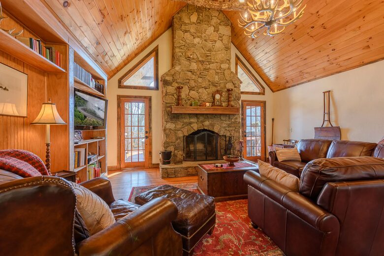 Hidden Gem: Secluded Mountain Cottage with Scenic Views - Banner Elk, North Carolina