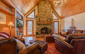 Hidden Gem: Secluded Mountain Cottage with Scenic Views - Banner Elk, North Carolina