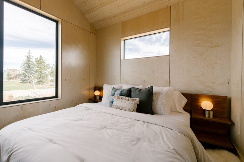 Yellowstone Peaks Single Luxe Modern Cabin - Island Park, Idaho