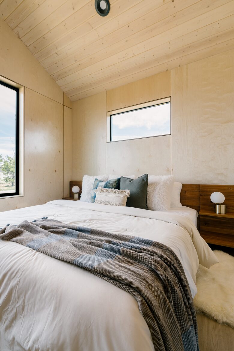 Yellowstone Peaks Single Luxe Modern Cabin - Island Park, Idaho