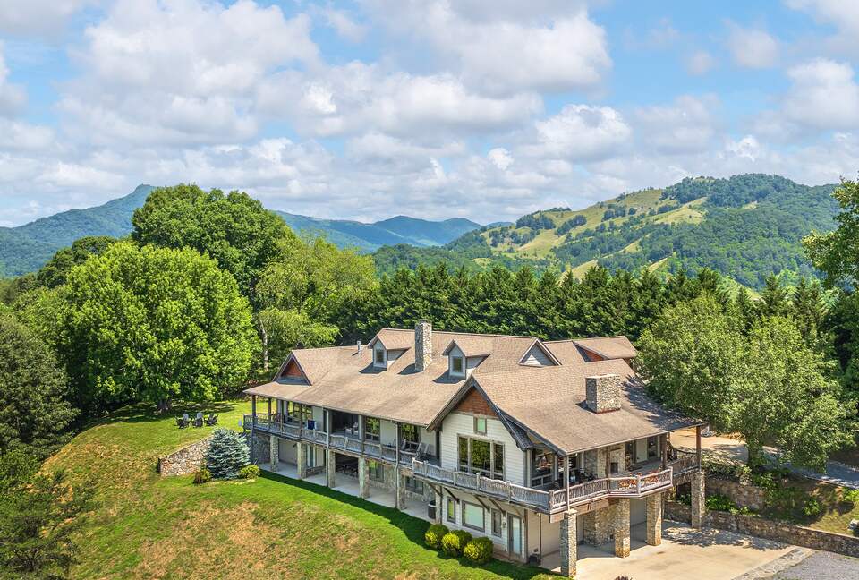 Private Western North Carolina Estate with Panoramic Mountain Views - Clyde, North Carolina