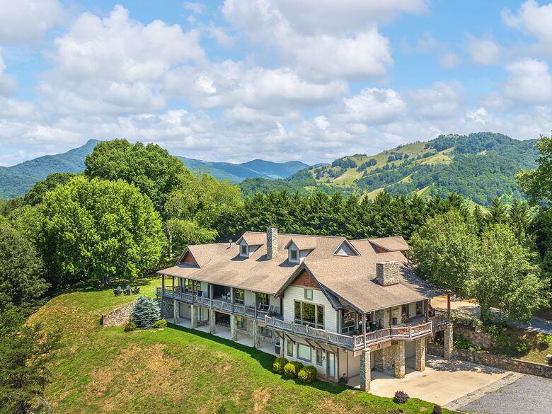 Private Western North Carolina Estate with Panoramic Mountain Views - Clyde, North Carolina