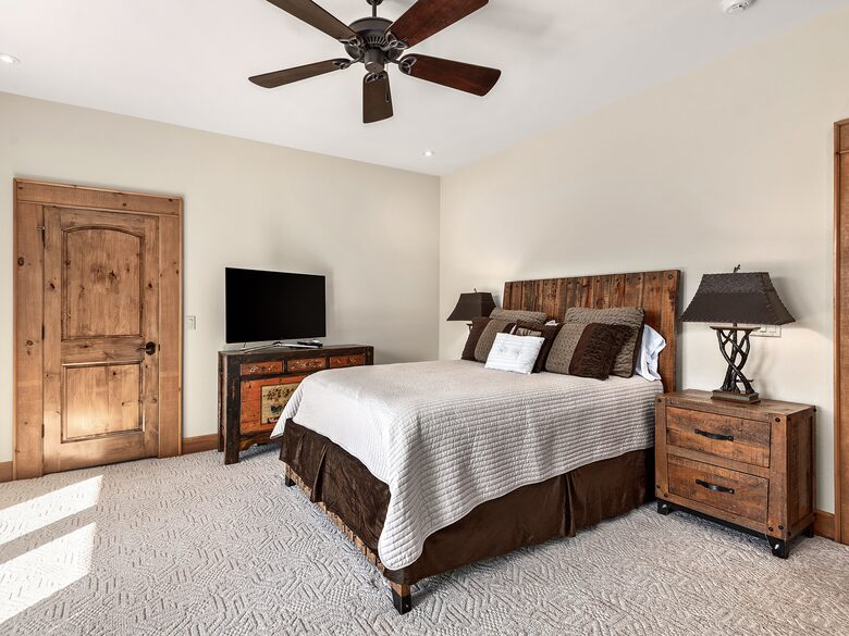Private Western North Carolina Estate with Panoramic Mountain Views - Clyde, North Carolina