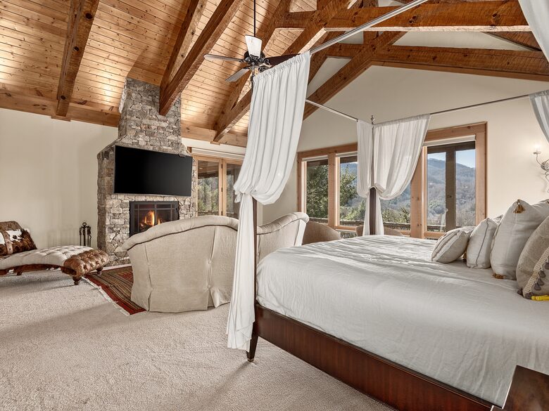 Private Western North Carolina Estate with Panoramic Mountain Views - Clyde, North Carolina