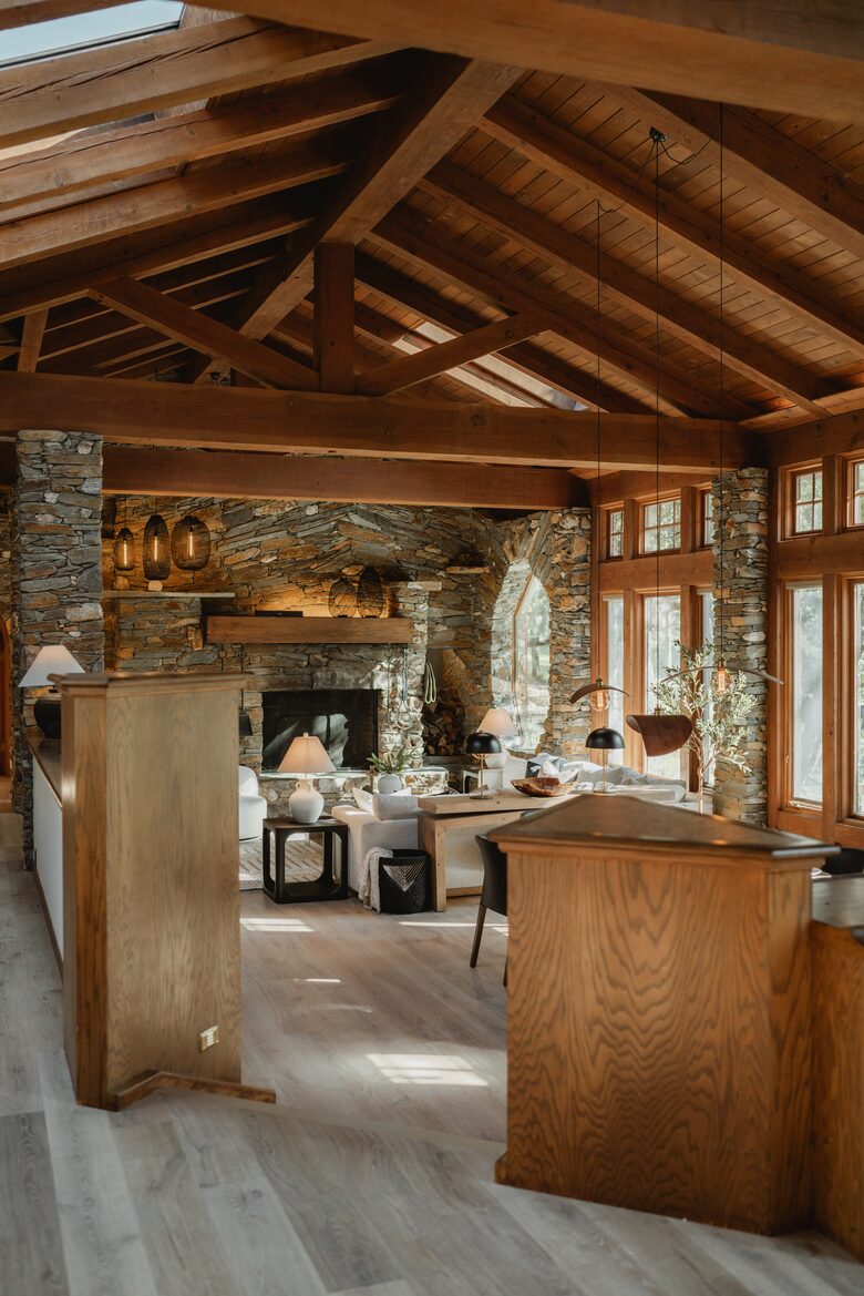 Stone and Glass House next to Yosemite National Park - Mariposa, California