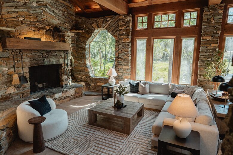 Stone and Glass House next to Yosemite National Park - Mariposa, California
