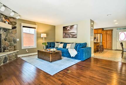 Spacious Mears Retreat - Steps From Lake Michigan and Sand Dunes - Mears, Michigan