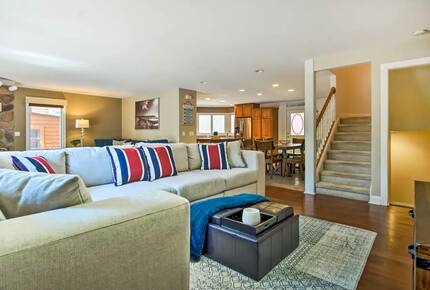 Spacious Mears Retreat - Steps From Lake Michigan and Sand Dunes - Mears, Michigan