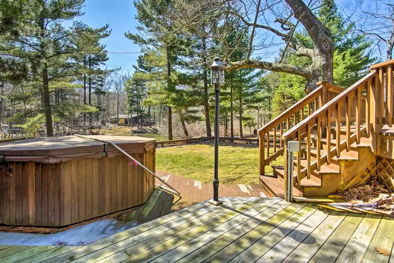 Spacious Mears Retreat - Steps From Lake Michigan and Sand Dunes - Mears, Michigan